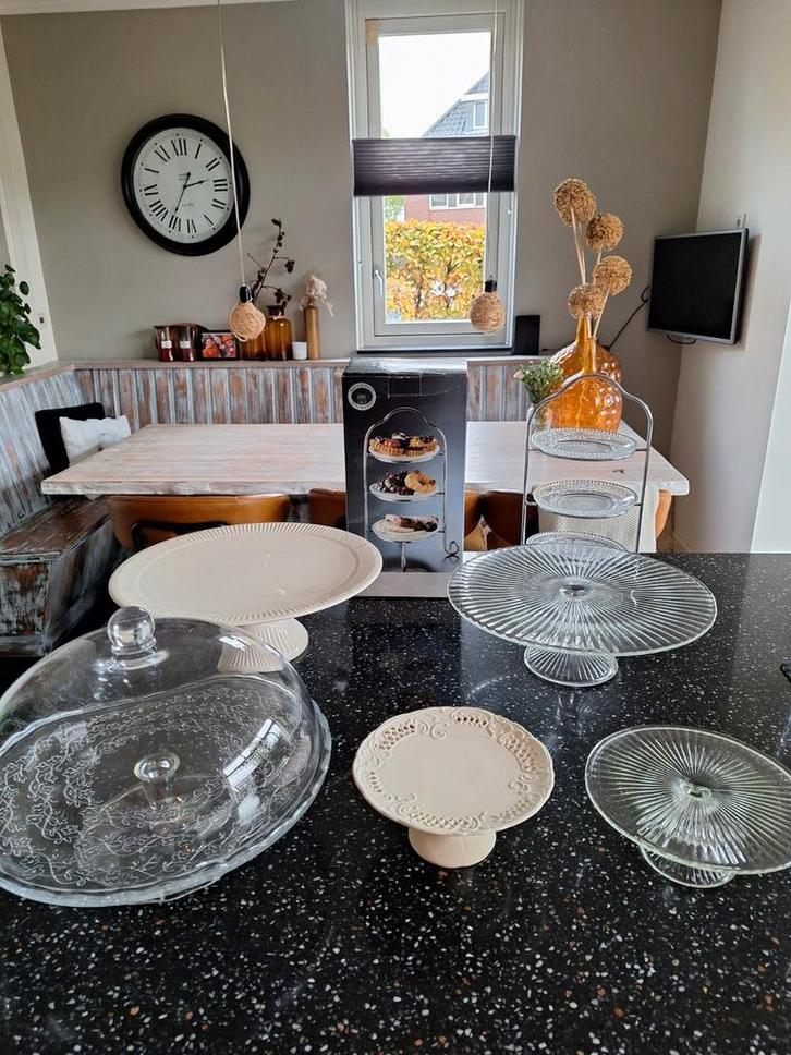 Diverse Taartschalen taart plateaus taartstolp glazen stolp, Huis en Inrichting, Keuken | Servies, Gebruikt, Schaal of Schalen