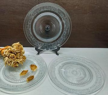 Glazen bord, 4 beschikbaar  beschikbaar voor biedingen