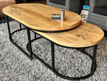 Mooie Mangohouten salontafel uit twee delen. beschikbaar voor biedingen