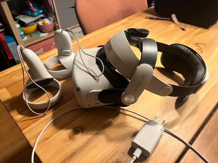 Oculus Meta Quest 2 VR-bril, Spelcomputers en Games, Virtual Reality, Gebruikt, Overige platformen, Ophalen of Verzenden