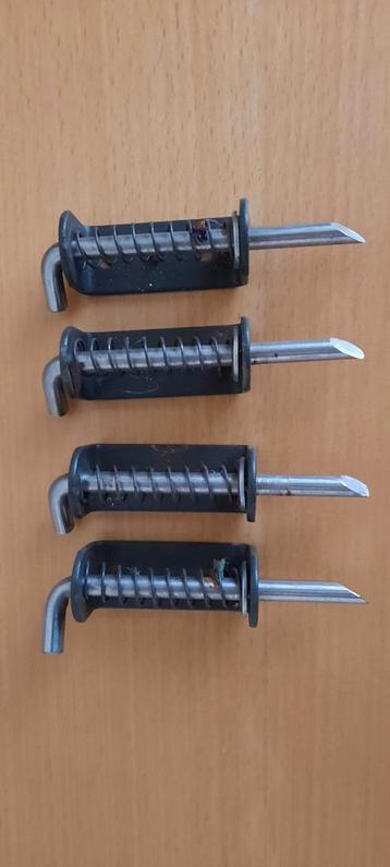 Set van 4 grendelpennen beschikbaar voor biedingen