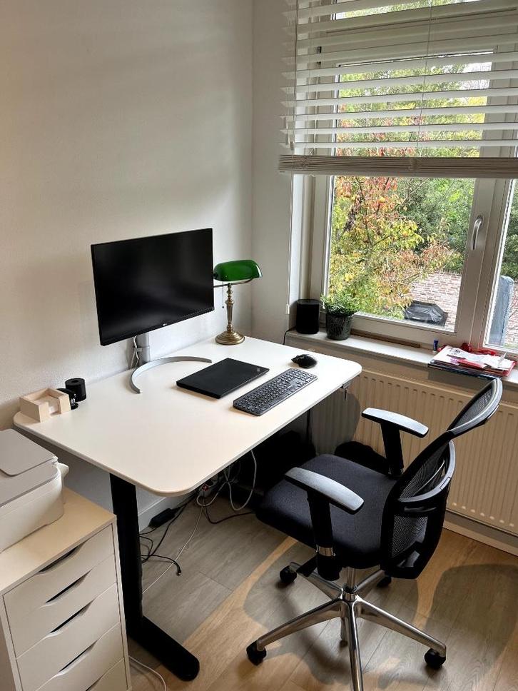 IKEA BEKANT sta/zitbureau (elektrisch), Huis en Inrichting, Bureaus, Gebruikt, Stabureau, Elektrisch, In hoogte verstelbaar, Ophalen