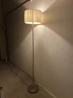 Stijlvolle Staande Lamp met Geplooide Kap!, Ophalen, Metaal, Vloerlamp, Zo goed als nieuw
