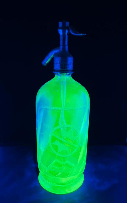 Spuitfles Les couronnes ( uranium glas ), Antiek en Kunst, Antiek | Glas en Kristal, Ophalen of Verzenden