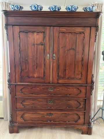 Antieke kast  beschikbaar voor biedingen