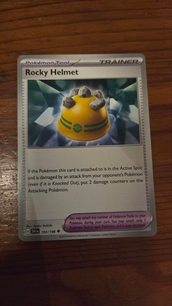 Rocky Helmet 193/198 - Scarlet & Violet NM, Verzenden, Zo goed als nieuw, Losse kaart