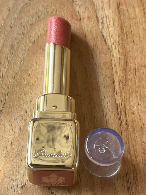 Guerlain KissKiss Bee Glow Lip Balm 229 pearly blossom, Sieraden, Tassen en Uiterlijk, Uiterlijk | Cosmetica en Make-up, Nieuw