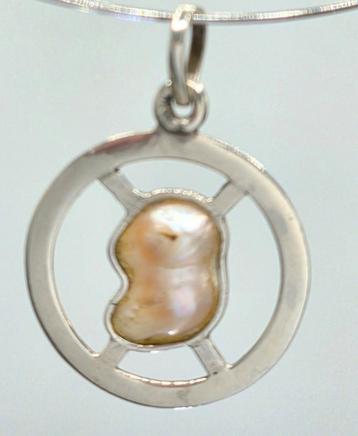 Zilveren hanger met parel  beschikbaar voor biedingen