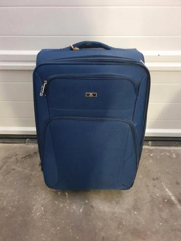Large Expandable Suitcase beschikbaar voor biedingen