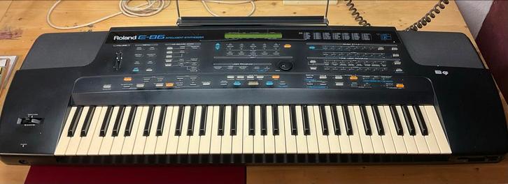 Roland E-86 Intelligent Synthesizer, Muziek en Instrumenten, Keyboards, Gebruikt, 61 toetsen, Roland, Aanslaggevoelig, Ophalen