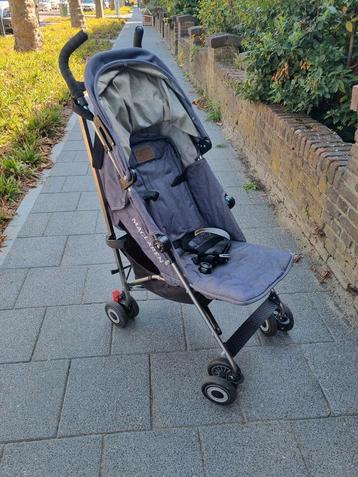 Maclaren Buggy met Zonnekap en Regenhoes beschikbaar voor biedingen