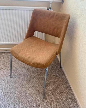 stoel in bruine stof van Arne Jacobsen, 1950 info 0646396866 beschikbaar voor biedingen
