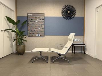 Vitra | Eames | EA 124 + EA 125 | Wit leder – Chrome | Set beschikbaar voor biedingen