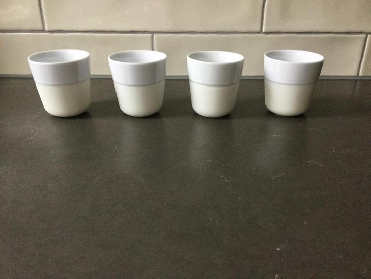 Eva Solo espressokopjes met witte siliconen grip (4), Huis en Inrichting, Keuken | Servies, Zo goed als nieuw, Kop(pen) en/of Schotel(s)