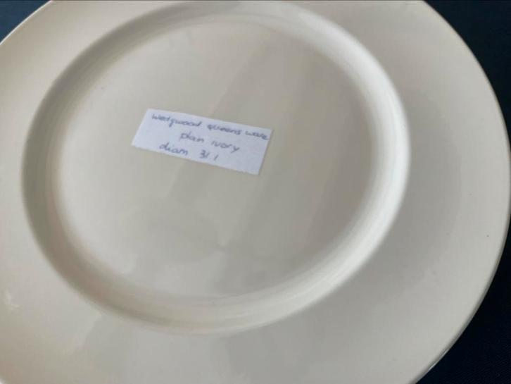 Wedgwood traditional plain taartbord  diameter 31.1, Huis en Inrichting, Keuken | Servies, Zo goed als nieuw, Schaal of Schalen