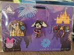 Disney Pin Minnie Mouse Main Attraction December, Ophalen of Verzenden, Nieuw, Figuurtje, Speldje of Pin