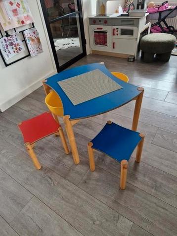 lego speeltafel met krukjes beschikbaar voor biedingen
