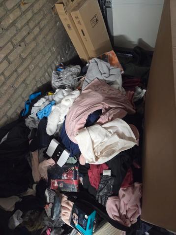 100kg textiel  nieuwe kleding  beschikbaar voor biedingen