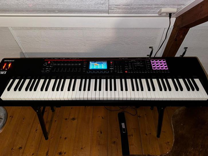 Roland Fantom-08, Muziek en Instrumenten, Synthesizers, Zo goed als nieuw, 88 toetsen, Roland, Met midi-aansluiting, Ophalen