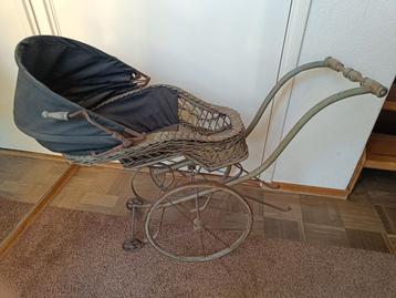 Antieke Kinderwagen - Decoratie beschikbaar voor biedingen