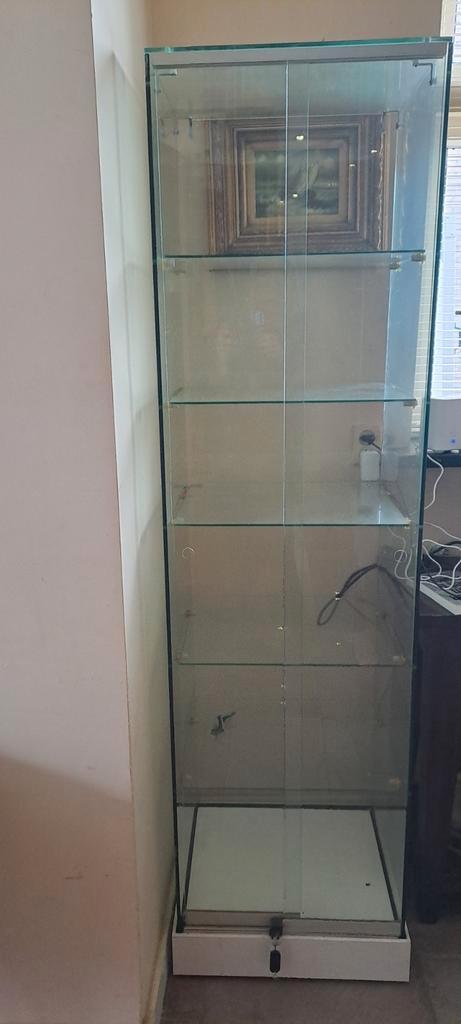 Glazen Vitrinekast met Planken, Huis en Inrichting, Kasten | Vitrinekasten, Ophalen