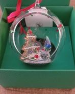 Swarovski 2025 Kerstbal Ornament  met Boom en Sneeuwman, Verzenden, Wattens, Nieuw, Swarovski @.com