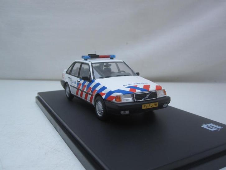 Volvo 440 Rijkspolitie Alkmaar 1992 1:43 Triple 9 Lim.ed., Hobby en Vrije tijd, Modelauto's | 1:43, Nieuw, Auto, Overige merken