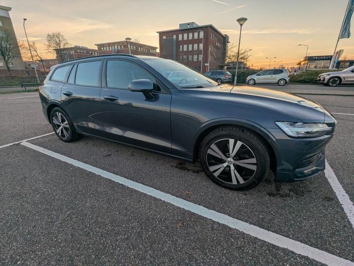 Volvo V60 B3 163pk Geartronic Mild Hybrid 2020 Blauw, Auto's, Volvo, Particulier, V60, Achteruitrijcamera, Adaptive Cruise Control