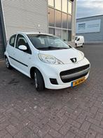 Peugeot 107 1.0 12V 5DR 2011 Wit, Auto's, Peugeot, Voorwielaandrijving, Stof, Zwart, 4 stoelen