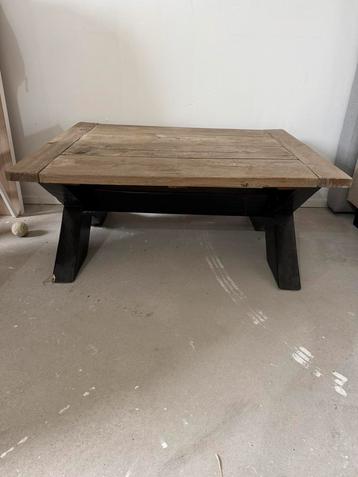 Opknap tafel beschikbaar voor biedingen