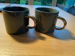 2 groene kopjes met gouden oor, Huis en Inrichting, Keuken | Servies, Ophalen of Verzenden, Zo goed als nieuw, Effen, Kop(pen) en/of Schotel(s)