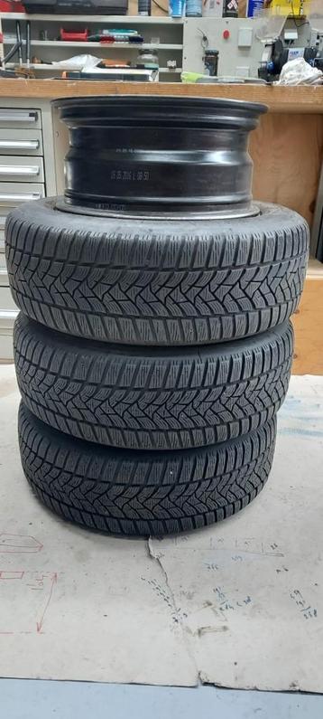 Winterbanden maat 215 60 16  op stalen velg 5x112  (VW VAG)