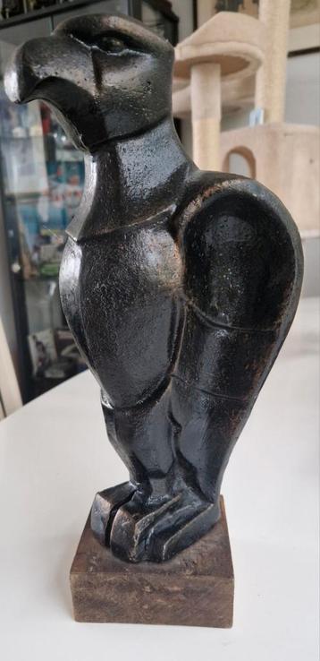 Bronzen adelaar. beschikbaar voor biedingen