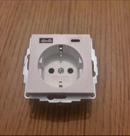 Inbouw stopcontact 2USB wit mat NIEUW, Doe-het-zelf en Verbouw, Elektra en Kabels, Nieuw, Stopcontact, Ophalen of Verzenden