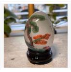 Chinees glazen ei, beschilderd, op houten voet, 6,5 cm, Antiek en Kunst, Ophalen of Verzenden