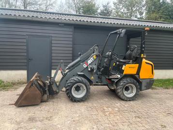 Giant V 452 T shovel met bak en lepels beschikbaar voor biedingen