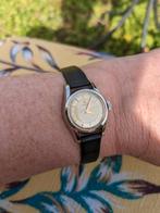 Vintage dameshorloge Omega uit 1952, Ophalen of Verzenden, Leer, Overige merken