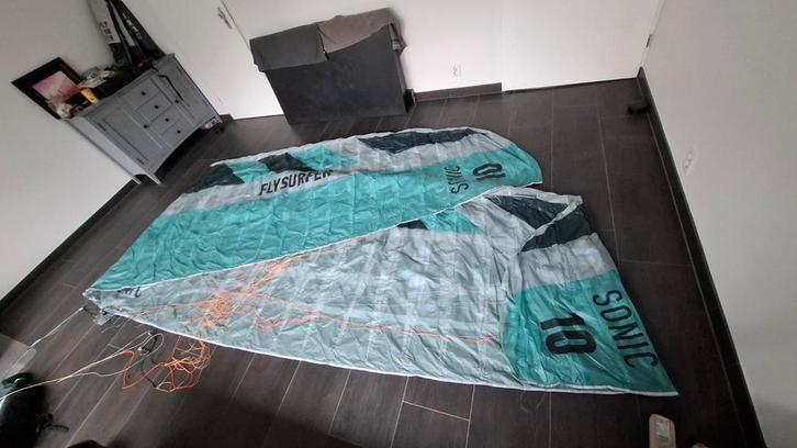 FlySurfer Sonic 4 10m inclusief nieuwste bar, Watersport en Boten, Kitesurfen, Zo goed als nieuw, 10 m², Geen board, Ophalen of Verzenden