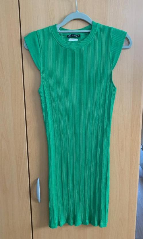 Groen strak jurkje van Zara, maat S, Kleding | Dames, Jurken, Zo goed als nieuw, Maat 36 (S), Groen, Boven de knie, Ophalen of Verzenden