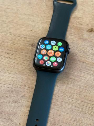 Prachtige Apple Watch Series 6 44MM 4G, met 100% batterij beschikbaar voor biedingen
