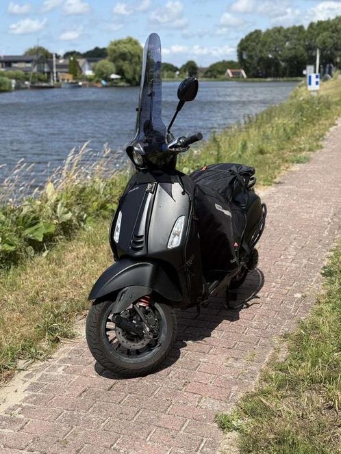 Vespa sprint 2019 iget brom, Fietsen en Brommers, Scooters | Vespa, Zo goed als nieuw, Ophalen