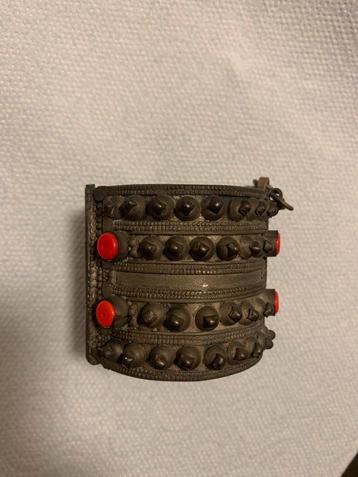 Oude armband beschikbaar voor biedingen