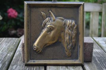 Mooie koperen plaquette van een paardenhoofd. beschikbaar voor biedingen