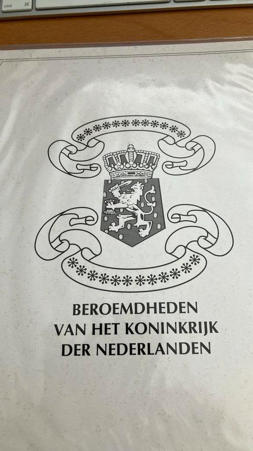 Zwarte map met zwaar vergulde penningen., Postzegels en Munten, Penningen en Medailles, Overige materialen, Nederland, Ophalen of Verzenden