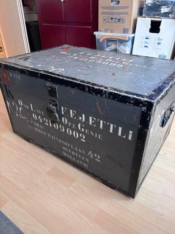 Stoere Legerkist Salontafel - Authentiek & Industrieel beschikbaar voor biedingen