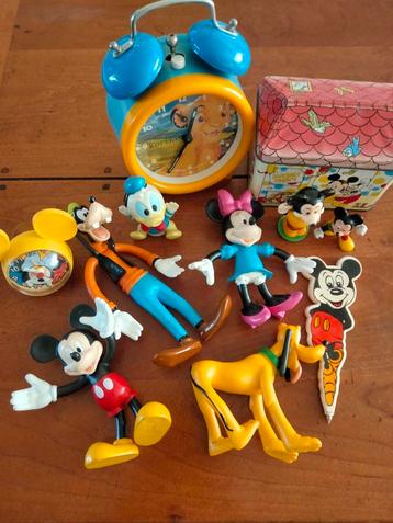 Disney. Kleine verzameling van disneyfiguren en 2 klokjes. beschikbaar voor biedingen