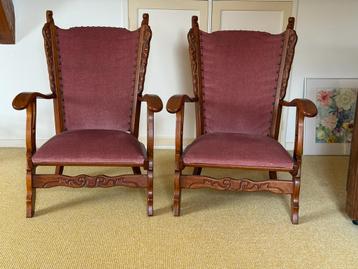 2 leuke vintage fauteuiltjes met mooie details beschikbaar voor biedingen