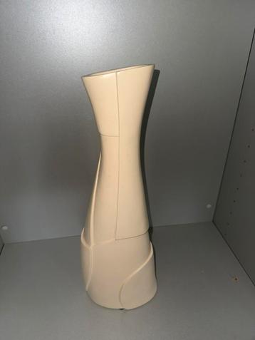 Design vaas beschikbaar voor biedingen