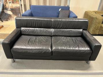 Bank zwart leer  beschikbaar voor biedingen