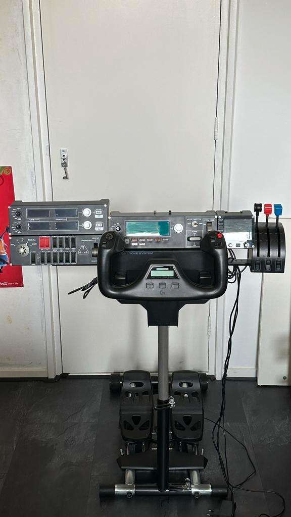 Complete vluchtsimulator-set Logitech G / Thrustmaster - FIP, Computers en Software, Joysticks, Gebruikt, Ophalen of Verzenden